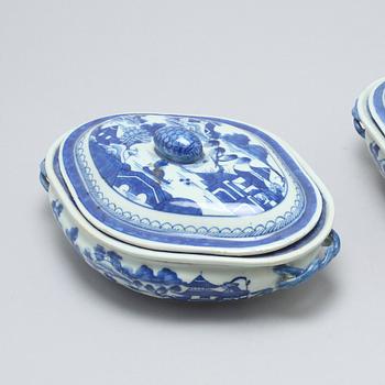 Two porcelain tureens from China, Jiaqing (1796-1820).