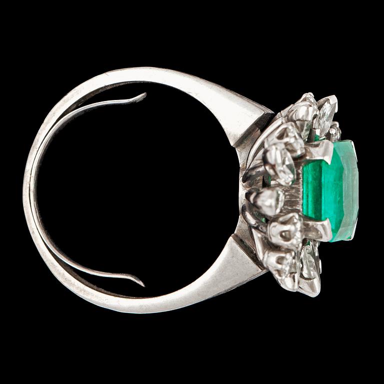 A step cut emerald, total carat weight circa 4.00 cts and diamond ring, total carat weight circa 1.40 cts.