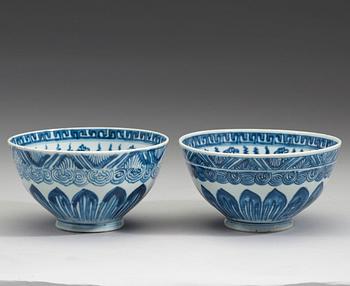 A pair of blue and white bowls, Qing dynasty, 18th century.