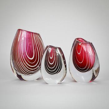 VASER, 3 st, glas Vicke Lindstrand "Zebra" Kosta.