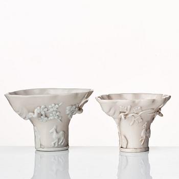 Vinofferbägare, två stycken, blanc de chine. Qingdynastin, Kangxi (1662-1722).