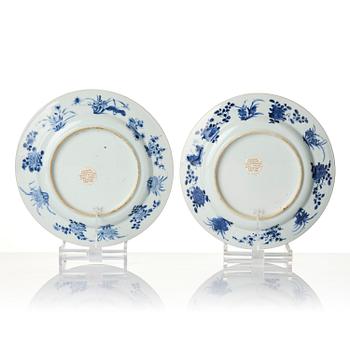 A set of six blue and white dishes, Qing dynasty, Kangxi (1662-1722).