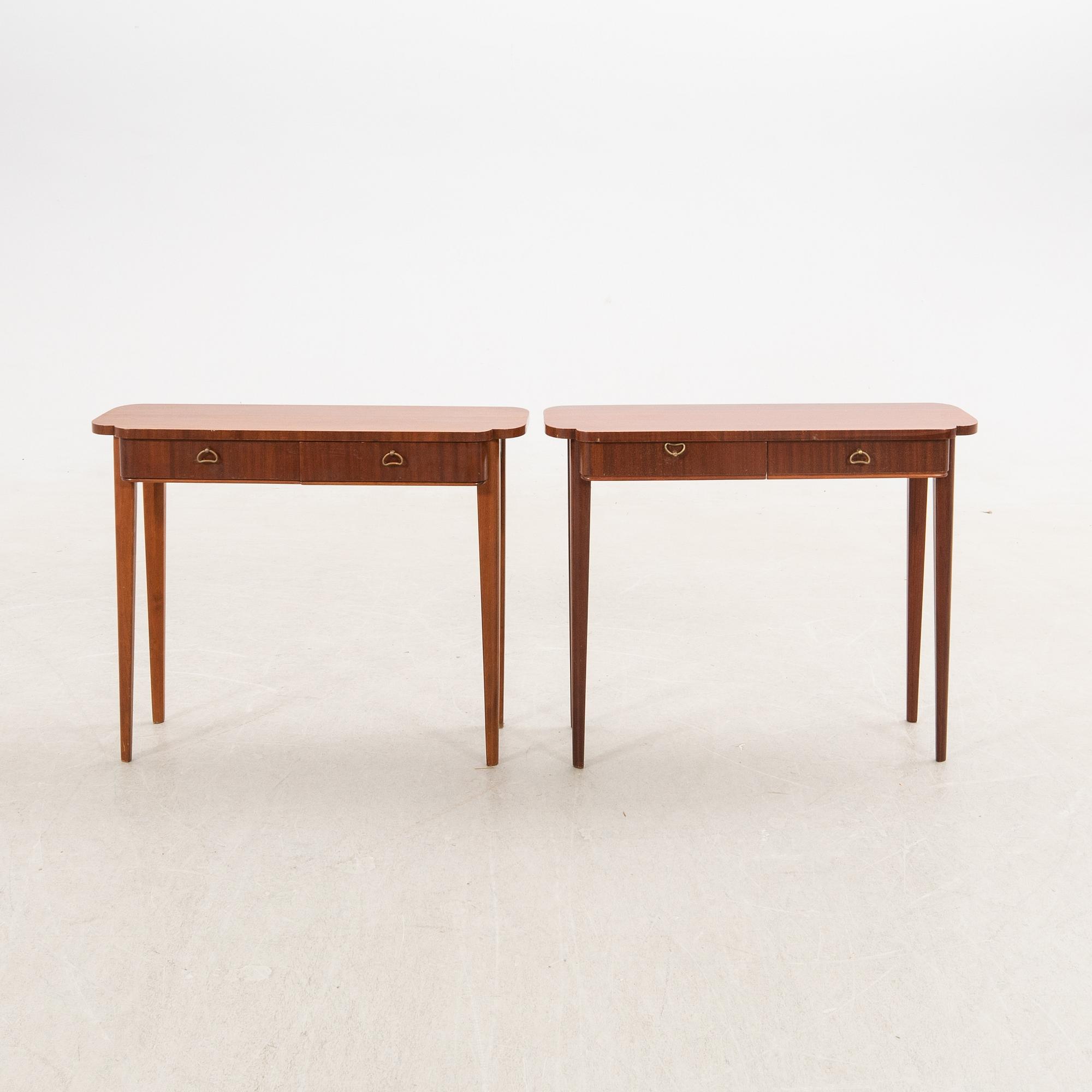 Sängbord/hallbord, ett par, 1900-talets mitt.