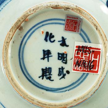 A Transitional blue and white bowl, 17th Century, with Chenghua six character mark.