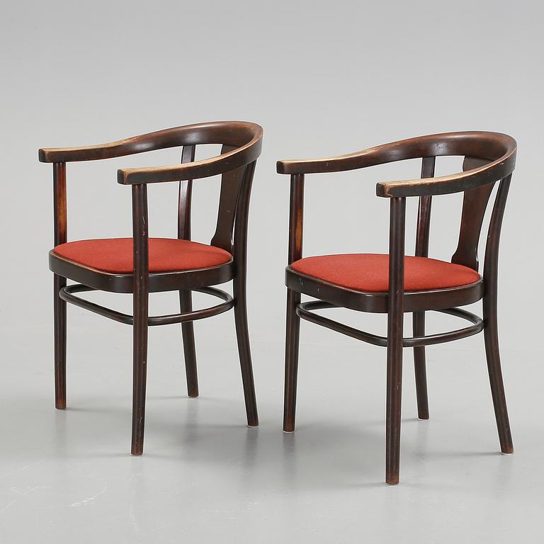 KARMSTOLAR, ett par, etikettmärkta Thonet, 1900-talets början.