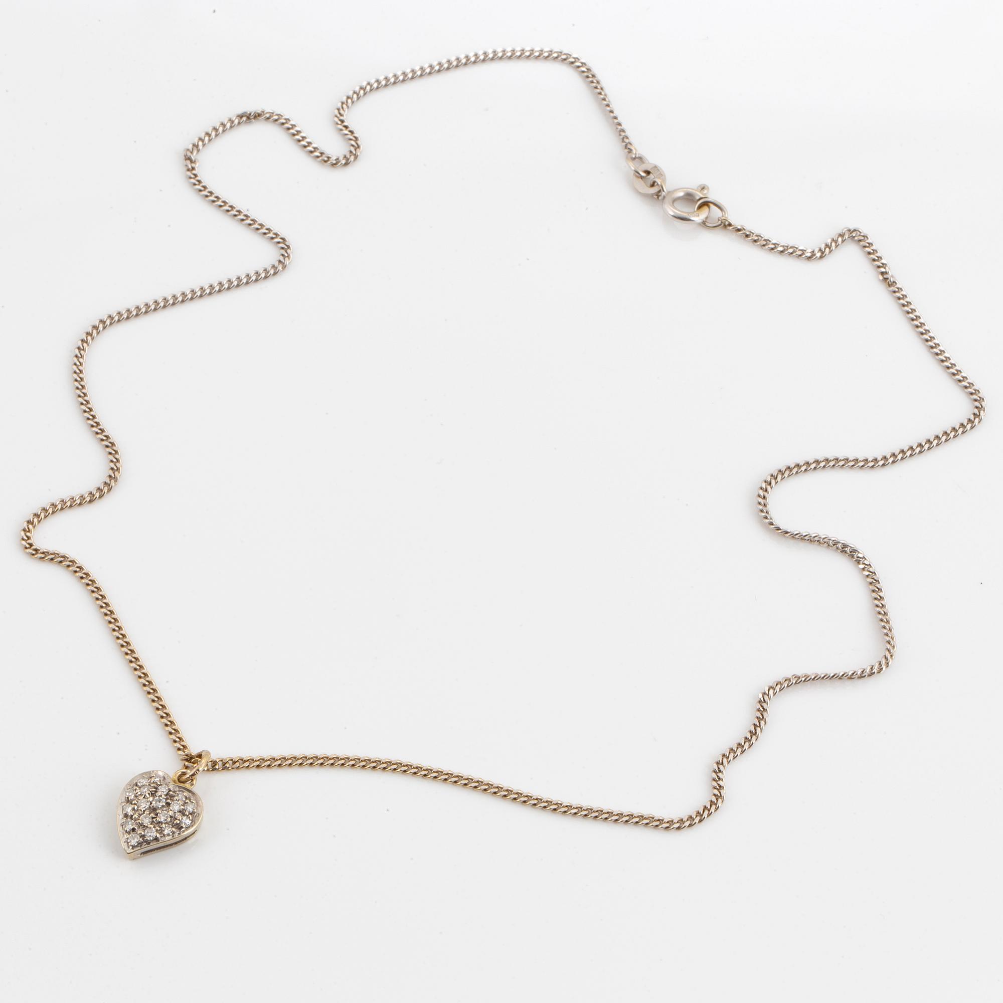 Hear shapet pendant with diamonds, with chain.