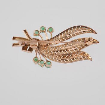 BROSCH, 14K guld med 6 fasettslipade smaragder. Vikt 7,7 gram.
