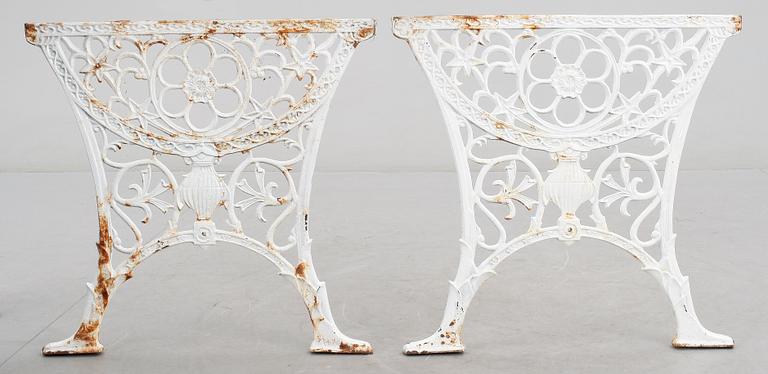 BORDSGAVLAR, ett par, gjutjärn, 1900-tal.