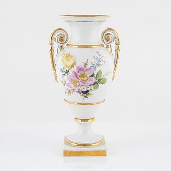A Meissen vase, circa 1900.