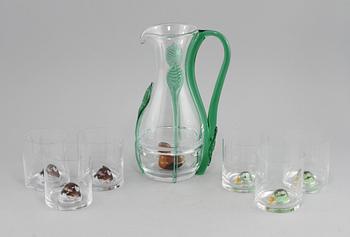 KARAFF samt GLAS, 6 st, Ernst Billgren, "New Friends", för Kosta Boda, 2000-tal.