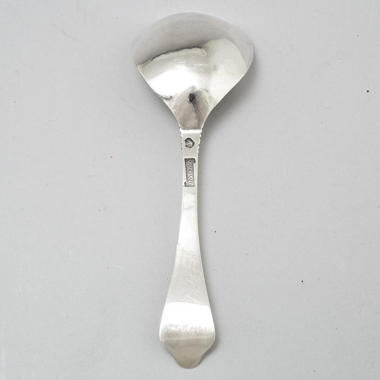 Lars Löfgren, BRÄNNVINSSKÅL, silver,  Hudiksvall (1797-1853) samt Johan Wickman, SKED, silver, Hudiksvall (1750-55).
