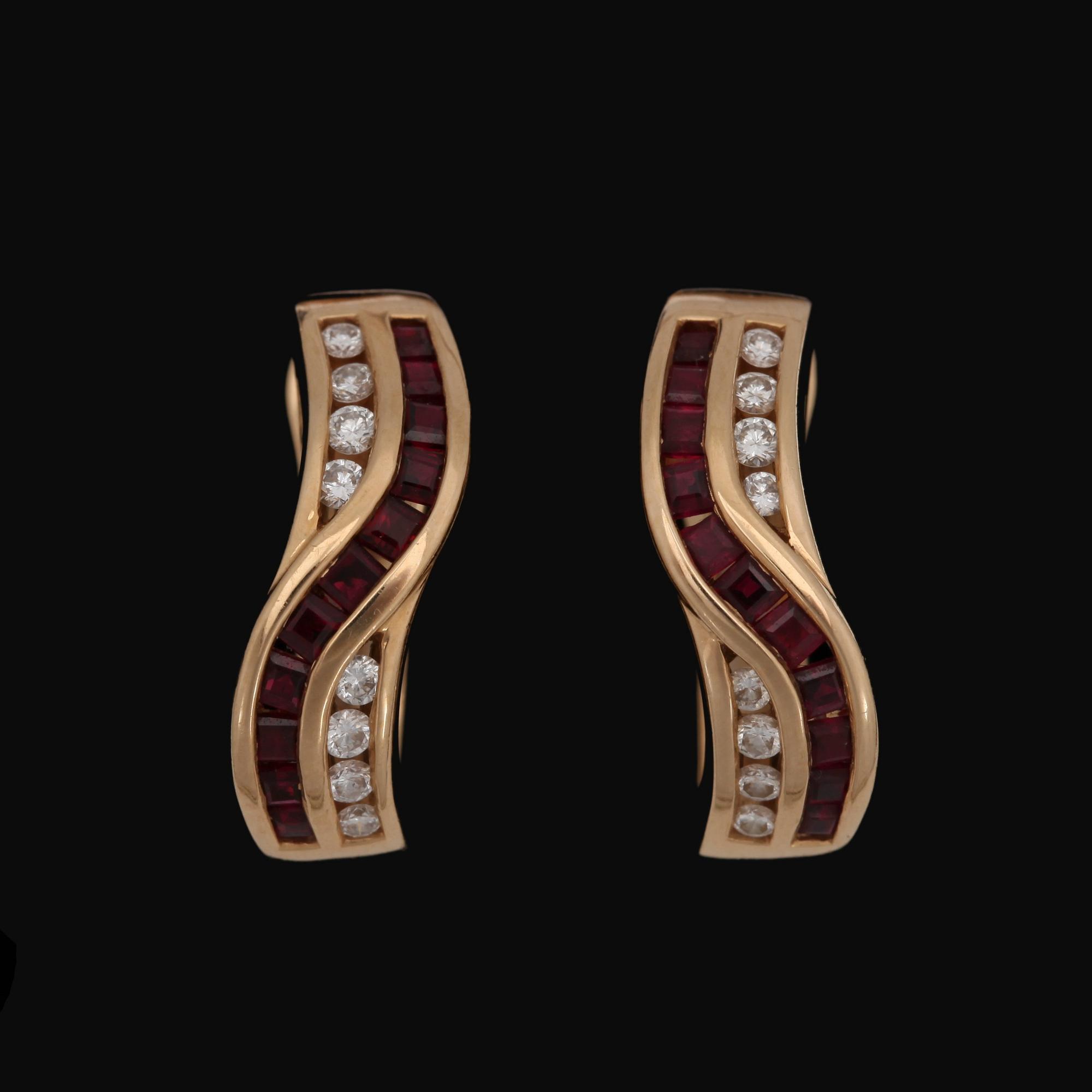 A pair of carré cut ruby earrings set with brilliant cut diamonds, tot. app. 0.20 cts.