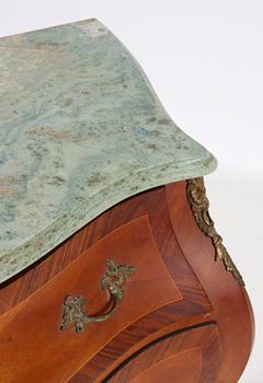 BYRÅ, rokokostil, 1900-tal.