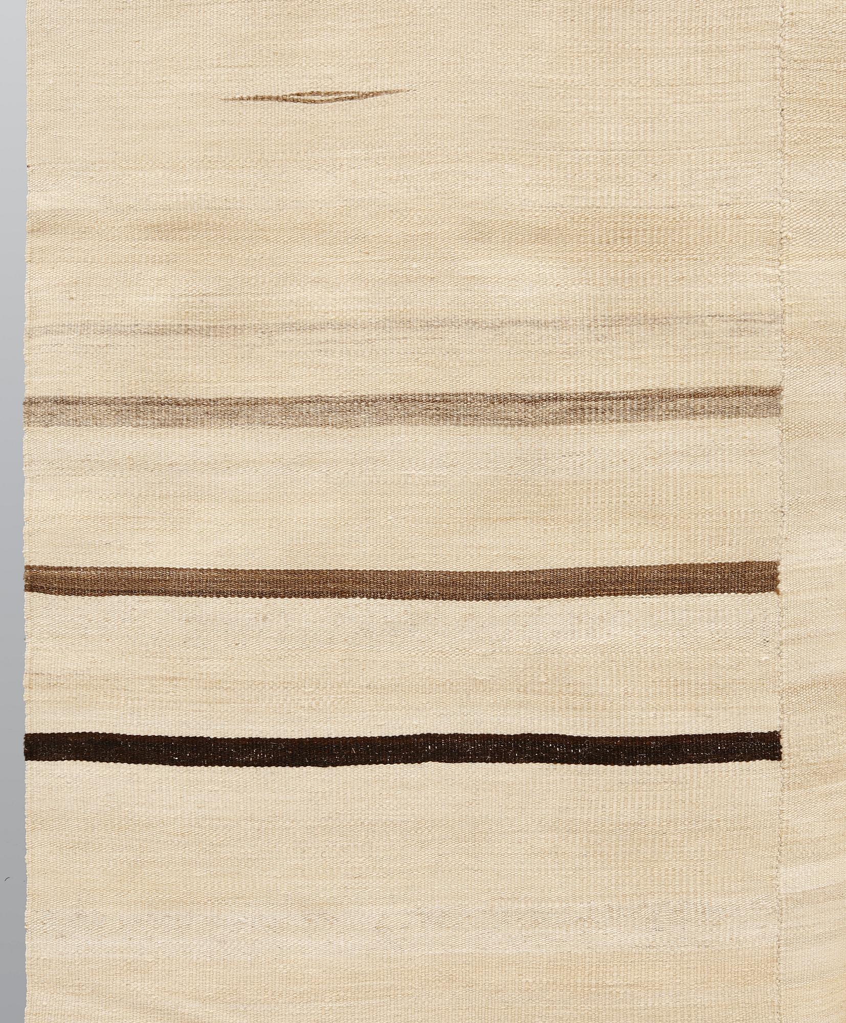 Matta, orientalisk slätväv, ca 314 x 221 cm.