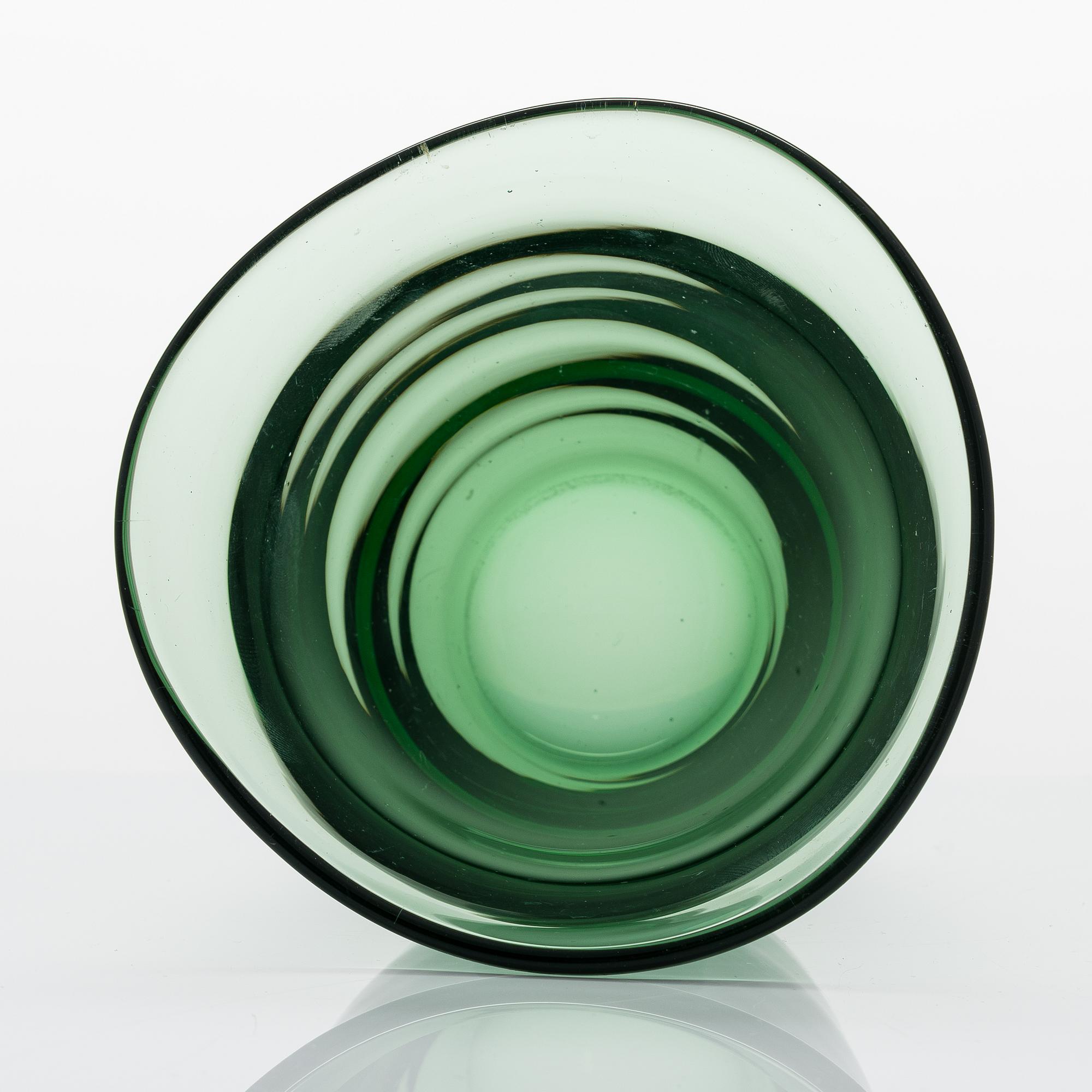GUNNEL NYMAN, a '38/1123' bowl Riihimäen Lasi Oy, 1938.