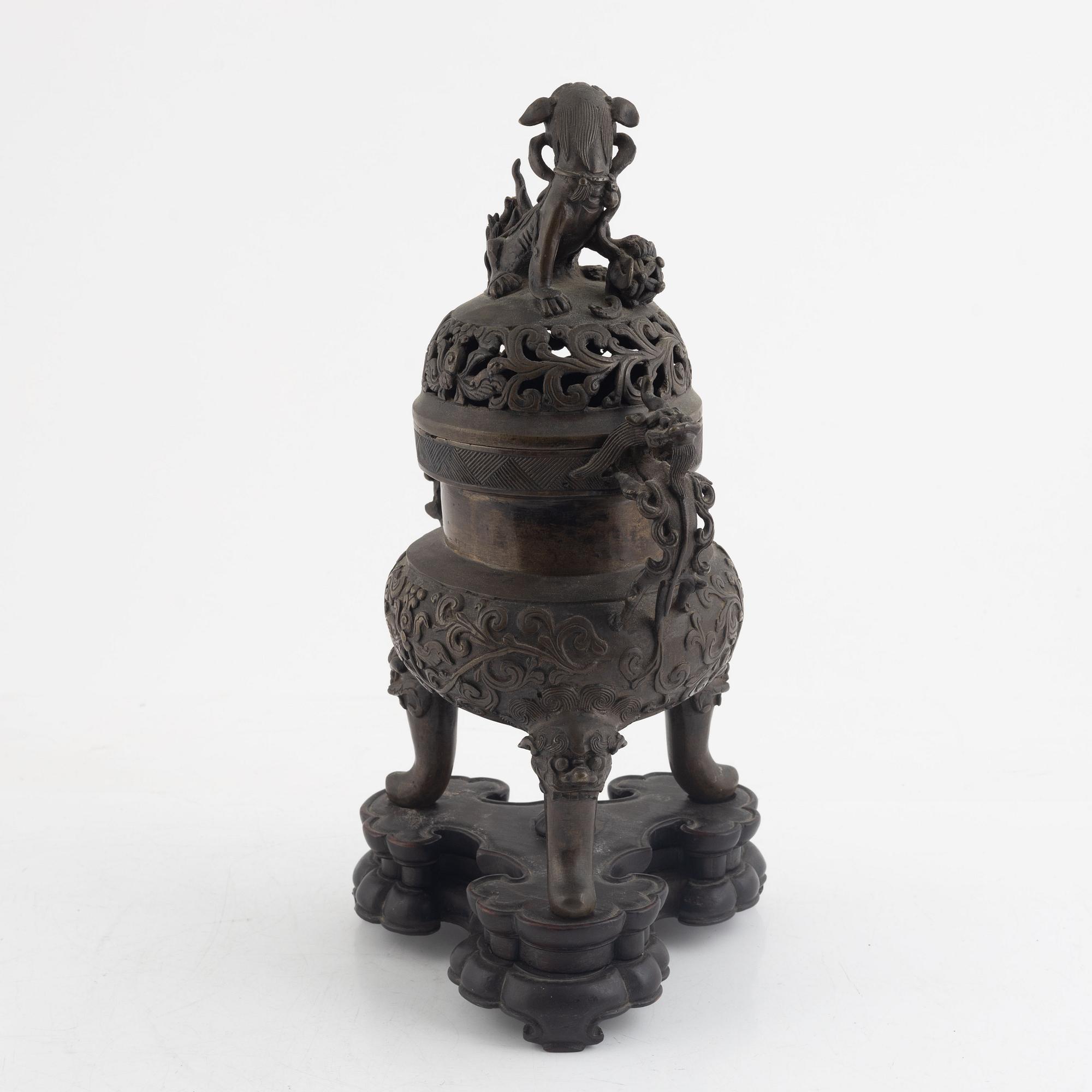 A tripod bronze censer with cover, Qing dynasty, 19th century.