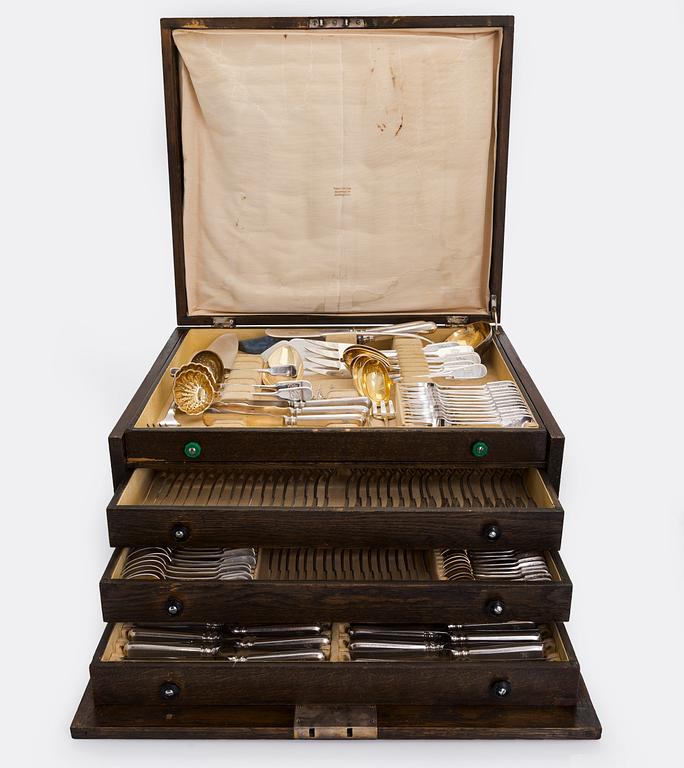A canteen box of 253 pieces silver cutlery by Viktor Lindman, Helsinki 1916.