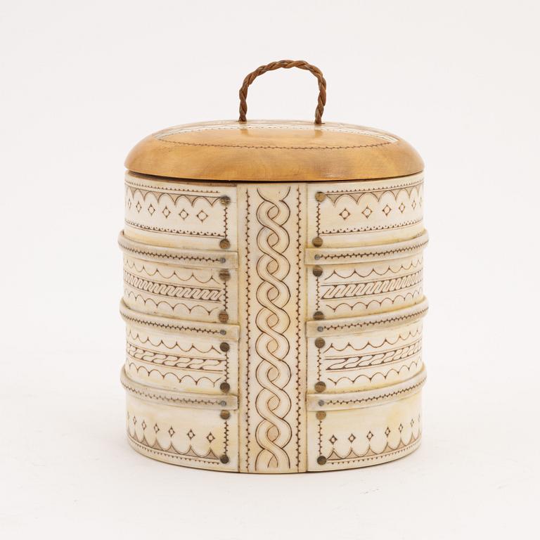 A birch and reindeer horn box by Thore Sunna, signed and dated 1965.