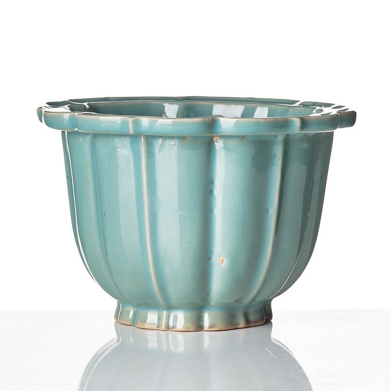 A lavender blue jun glazed jar, Ming dynasty (1368-1644).