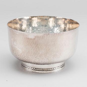 A SILVER BOWL DESIGN BY INGRID RÅSTRÖM "SOFIERO" FOR GAB 2012.