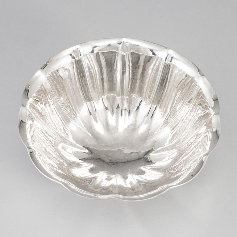 GEORG JENSEN, a sterling silver bowl 522 A. Denmark.