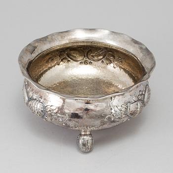 A silver bowl by CG Hallberg, Stockholm 1941. Weight ca 542 grams.