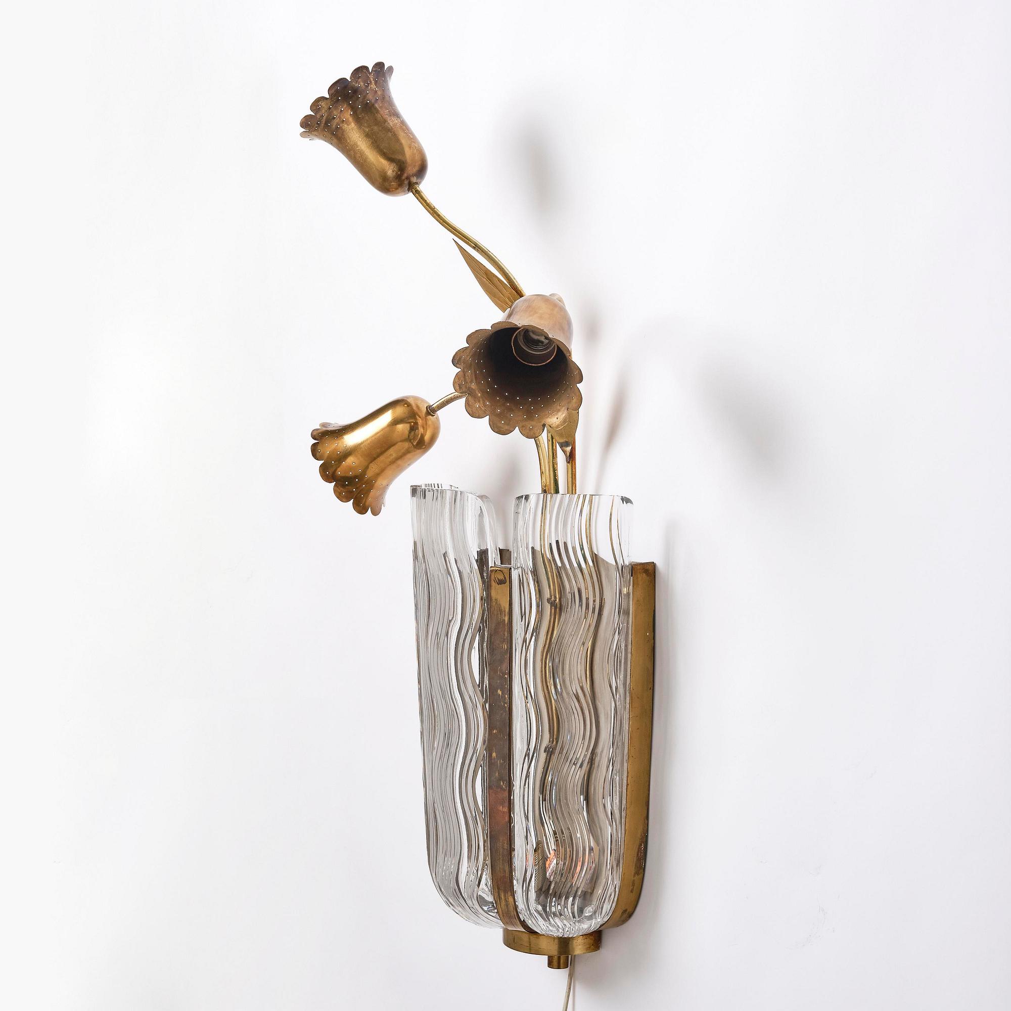 Simon Gate, an imposing wall lamp, Orrefors, 1930s-40s.