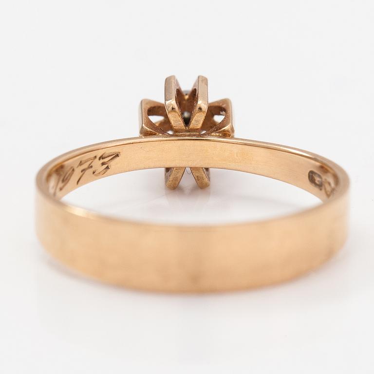Elis Kauppi, A 14K gold ring with a ca. 0.01 ct diamond. Kupittaan kulta, Turku 1972.