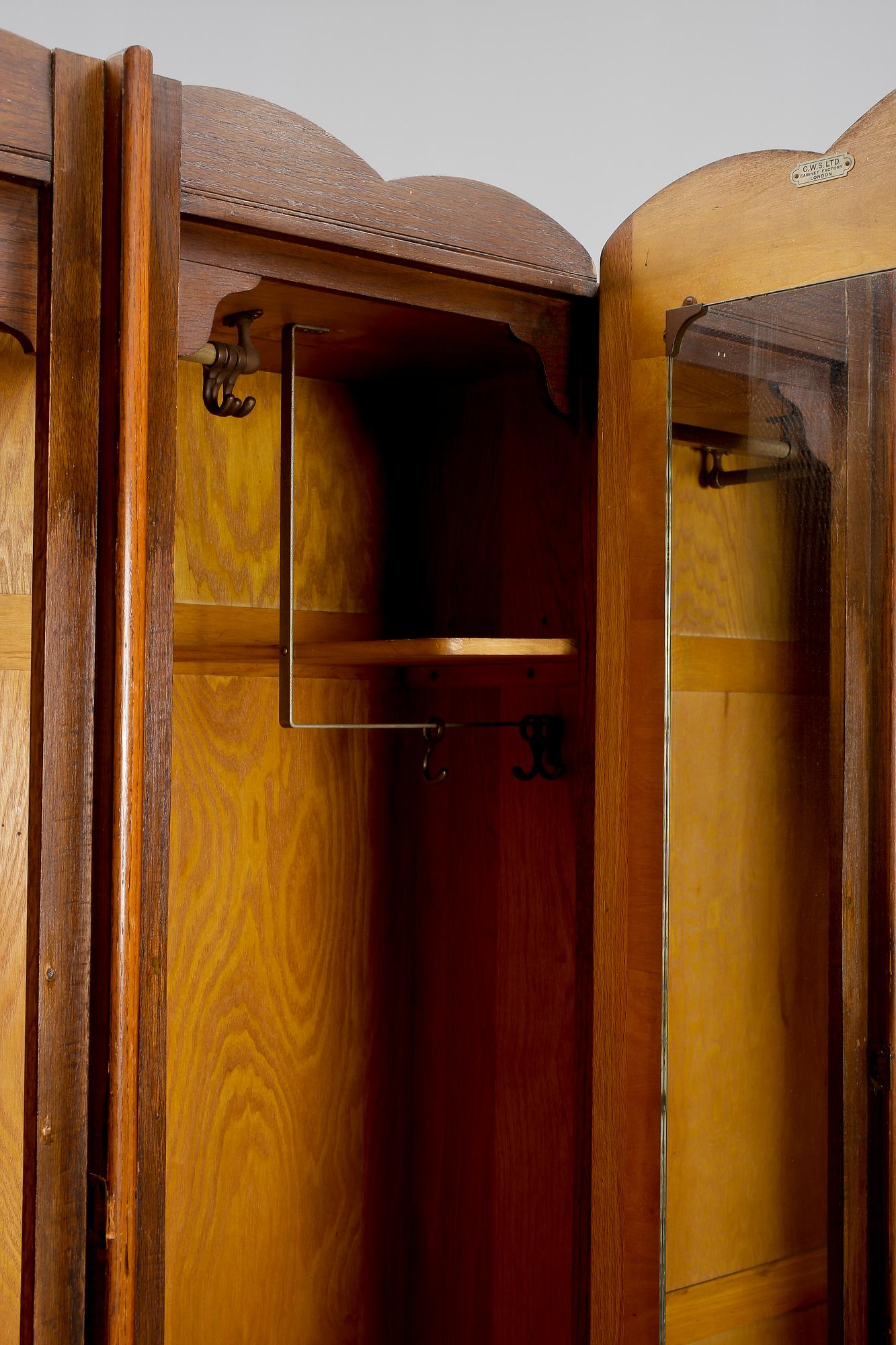 KLÄDSKÅP, C.W.S. Cabinet Factory, London, England, 1930-tal.