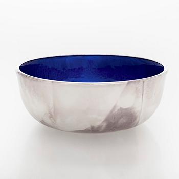 A. Tillander, skål, sterlingsilver och emalj, Åbo 2005.