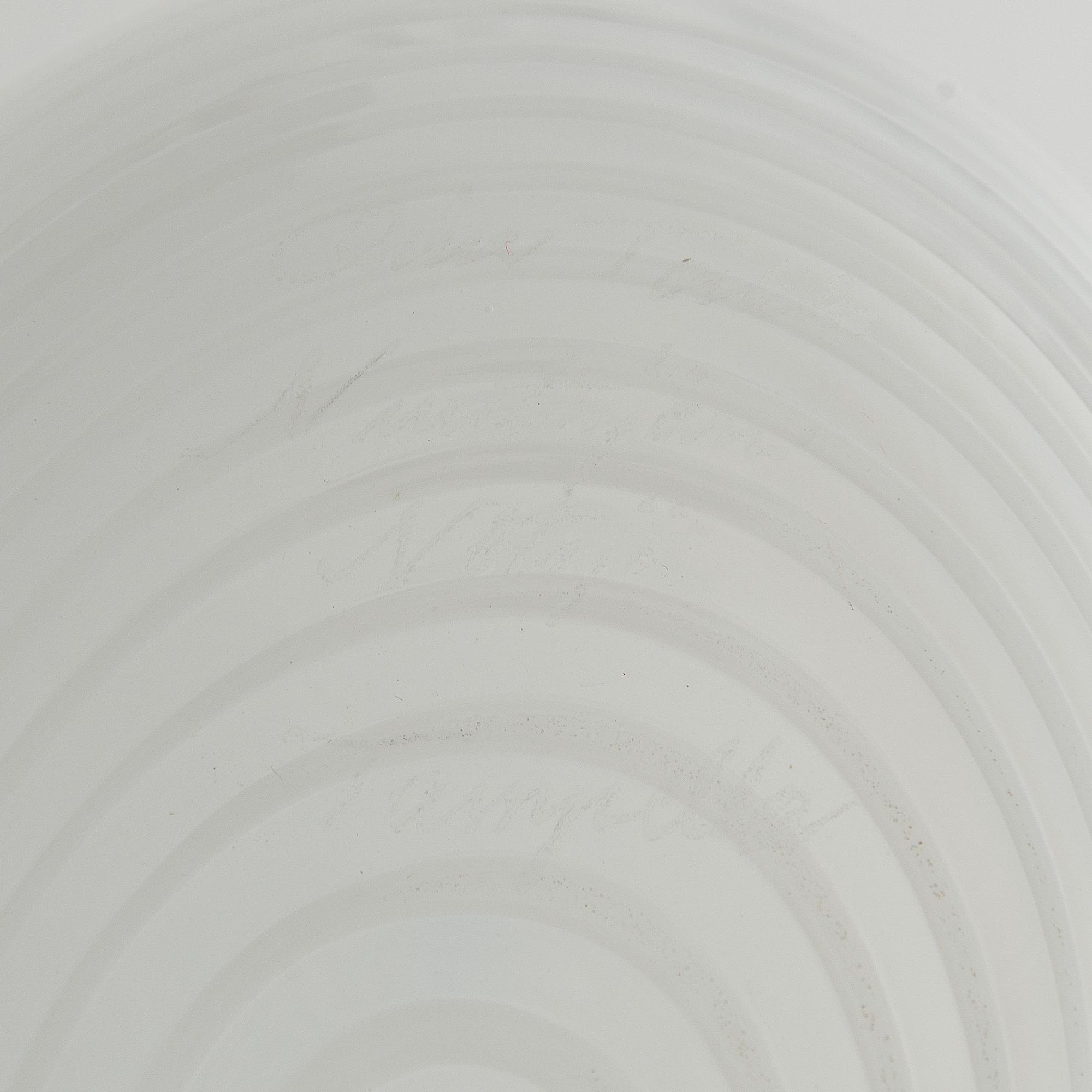 Oiva Toikka, A glass bird, signed Oiva Toikka Nuutajärvi Notsjö Tampella.