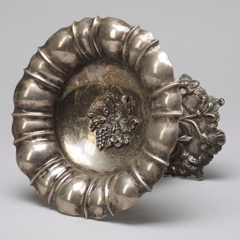 CARL NYSTRÖM, uppsatsskål, silver. Stockholm, 1851. 386 gram.