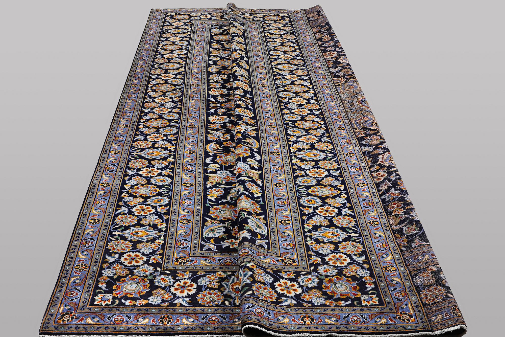 Matta, Kashmar, ca 416 x 310 cm.