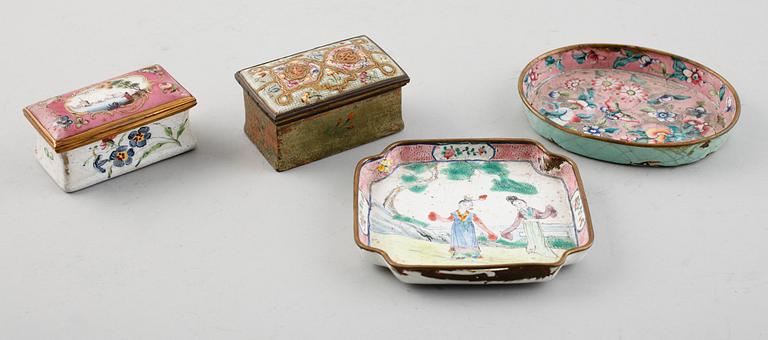 EMALJFÖREMÅL, 4 st, Kina och Europa, sannolikt 1800-tal.