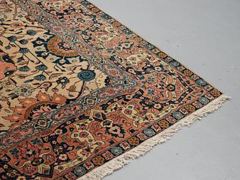 Matto, semi-antique Tabriz Petag, ca 393,5 x 303 cm.