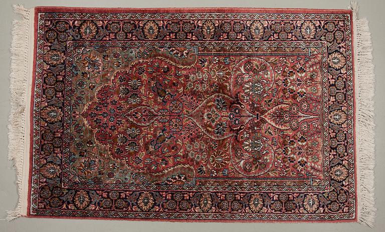 BÖNEMATTA, siden, Kashmir. Ca 80x121 cm. |.