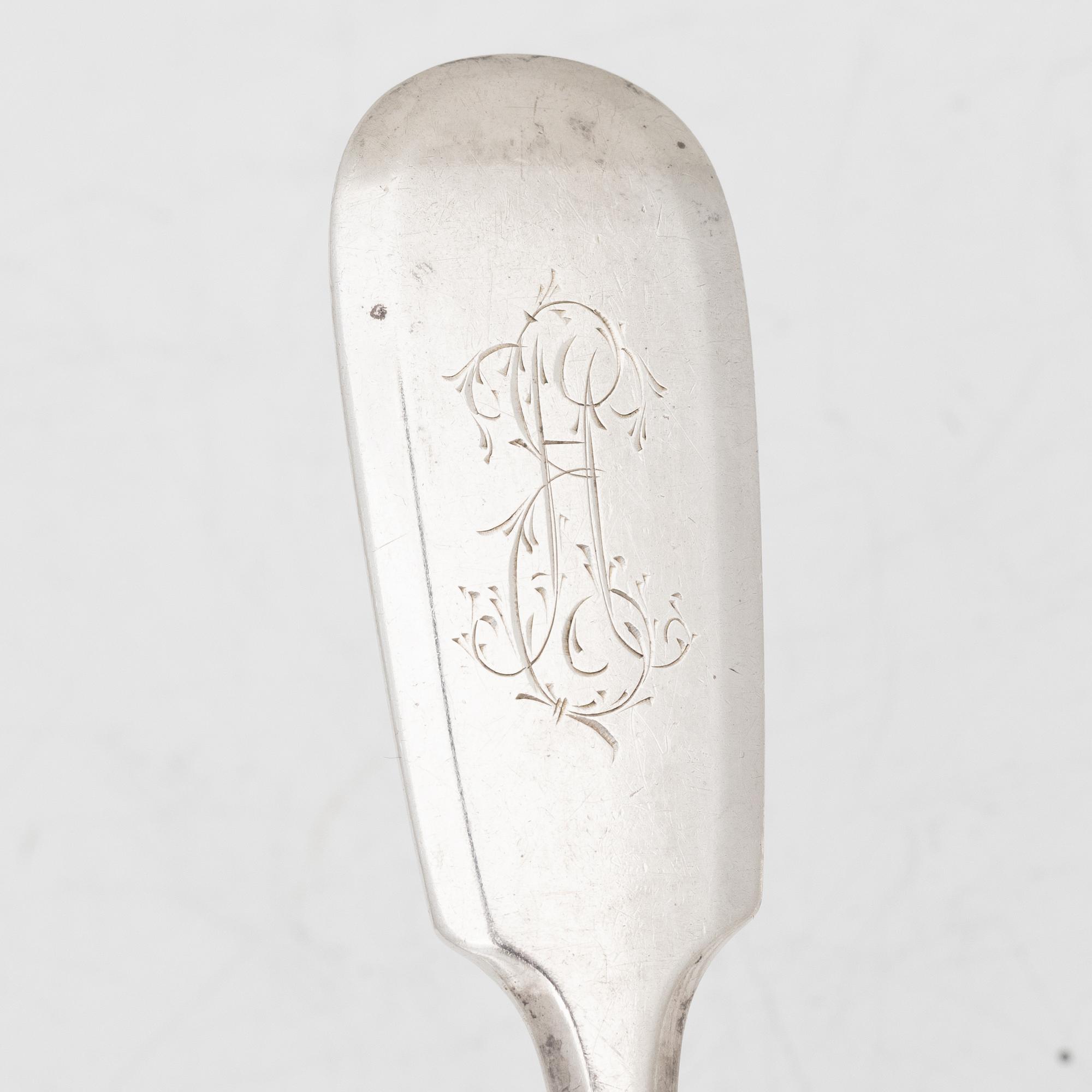 Six Russian silver dinner spoons, mark of Chlebnikov, Moscow, 1908–1926.