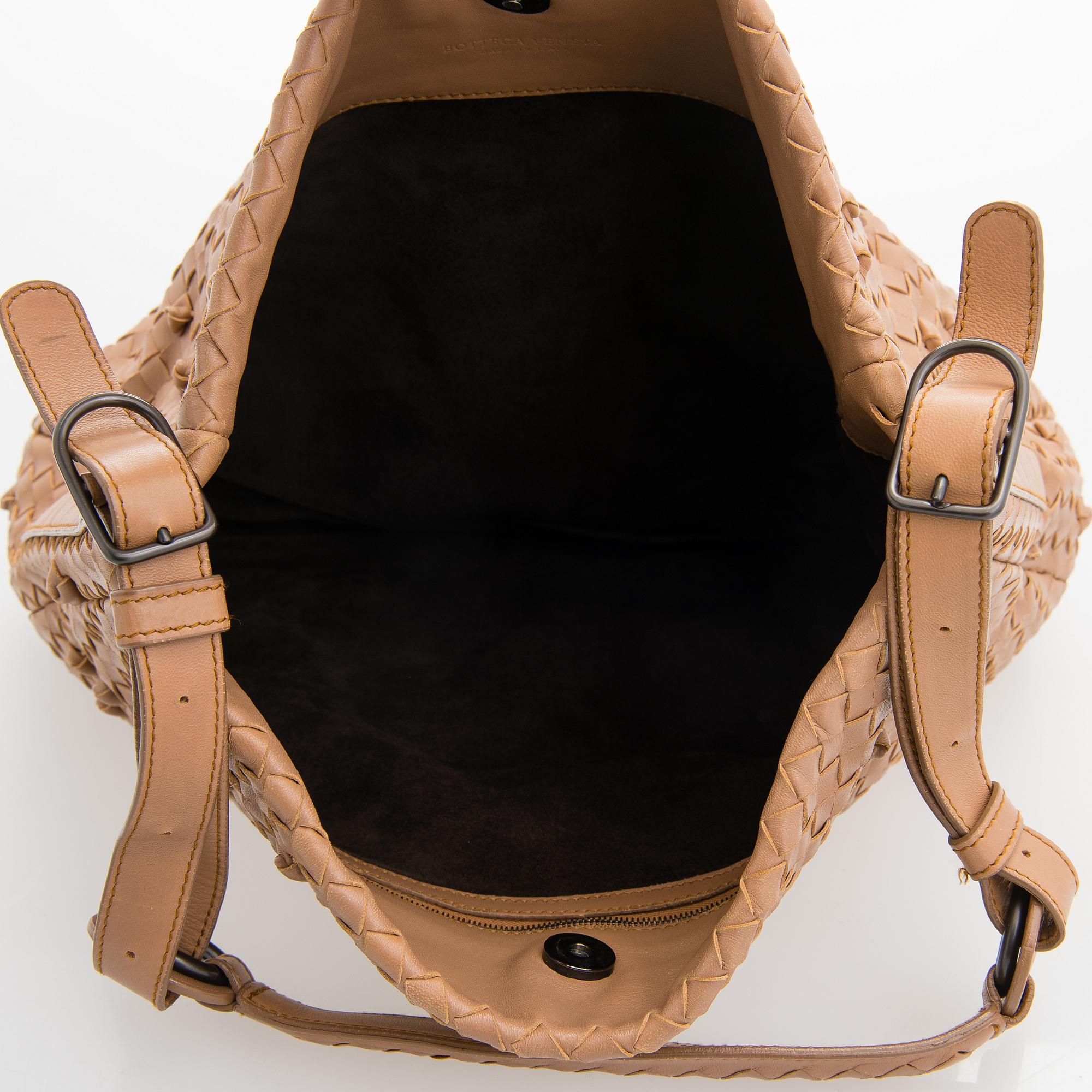 Bottega Veneta, "Naruto Knot", bag.