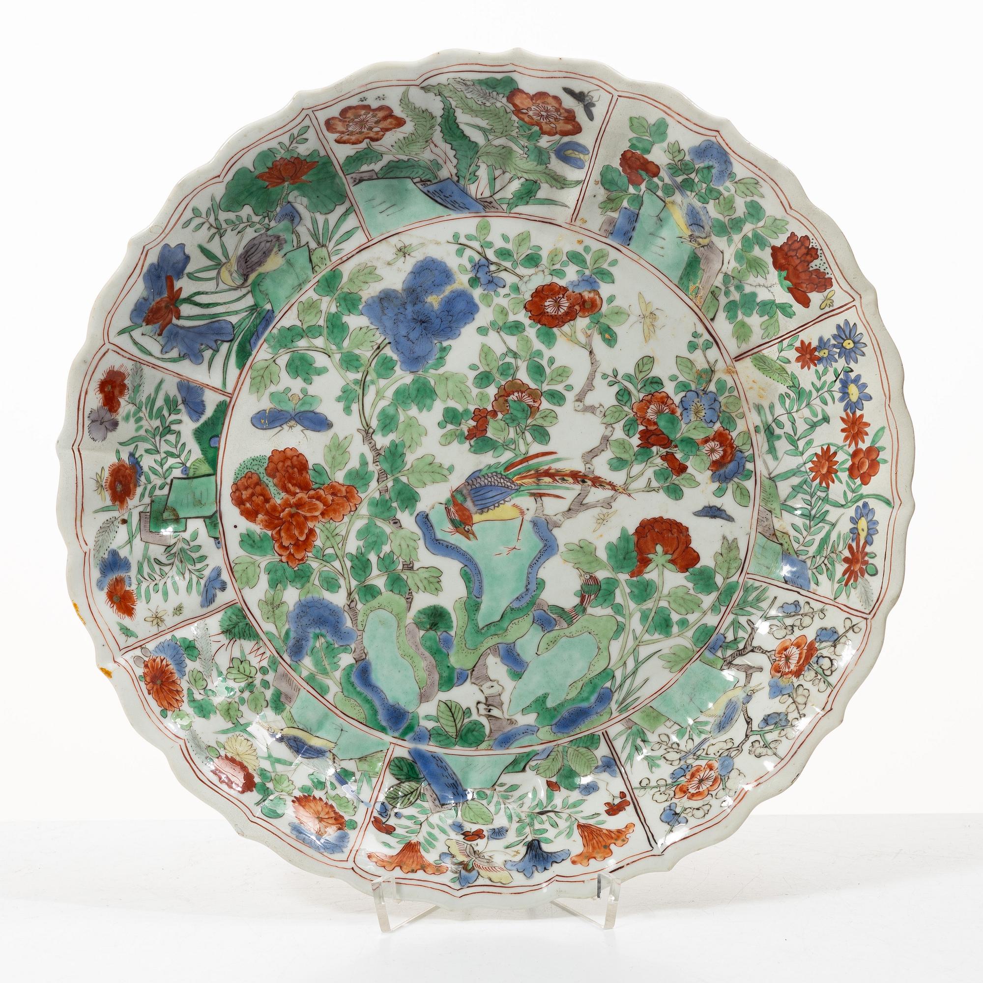 A famille verte dish, Qing dynasty, Kangxi (1662-1722).