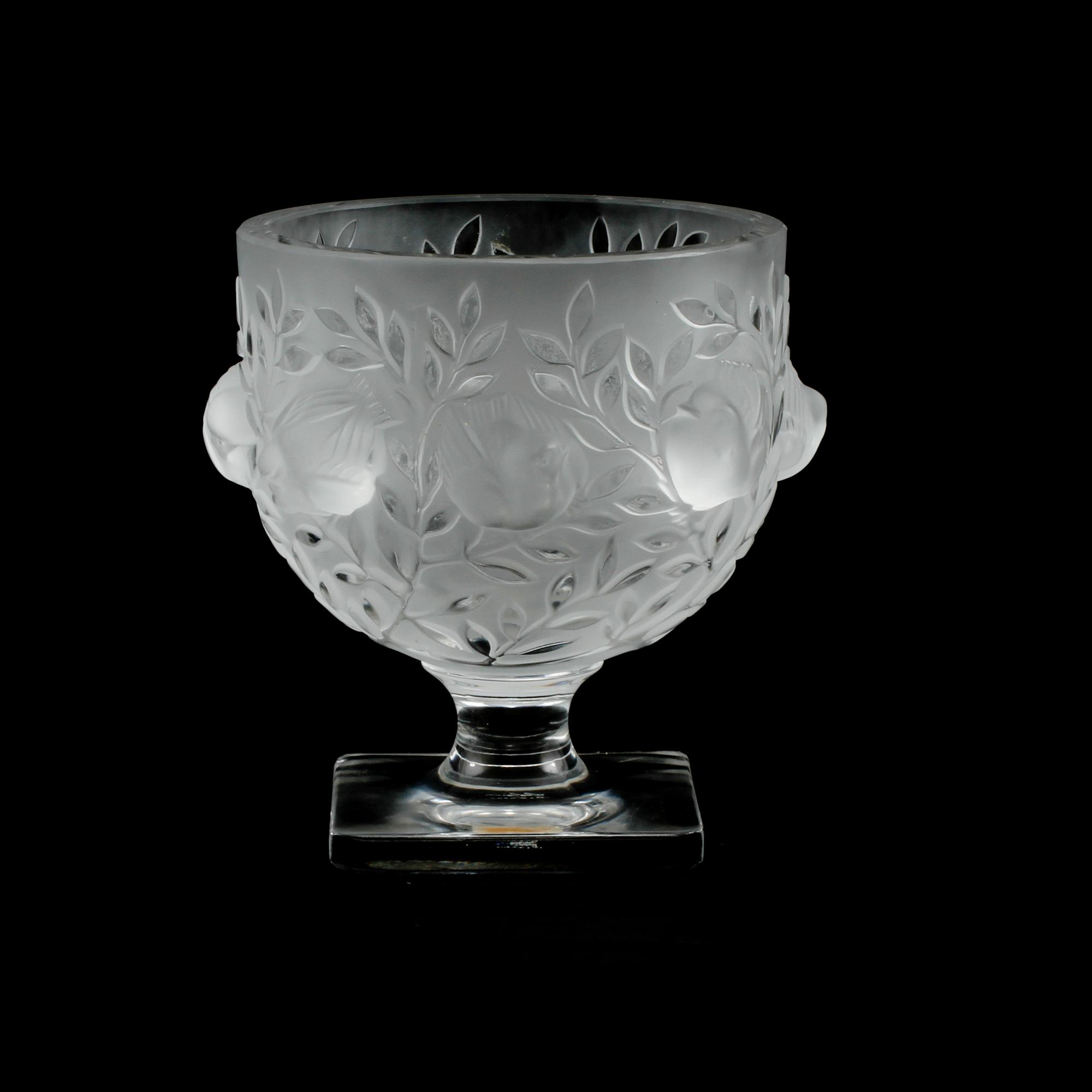 SKÅL PÅ FOT, glas, "Elizabeth", Lalique, Frankrike, 1900-talets andra hälft.