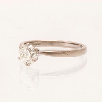 Ring solitär 18K vitguld med en rund briljantslipad diamant, 77 diamonds Birmingham, diamant med GIA Report.