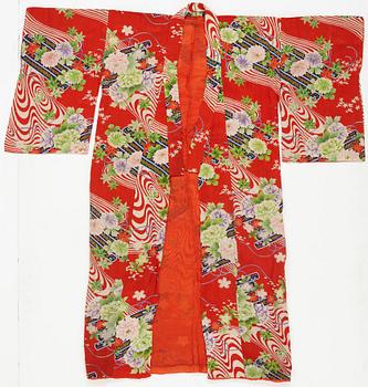 A Chinese blanket and a Japanese Kimono, first half of 20th Century.