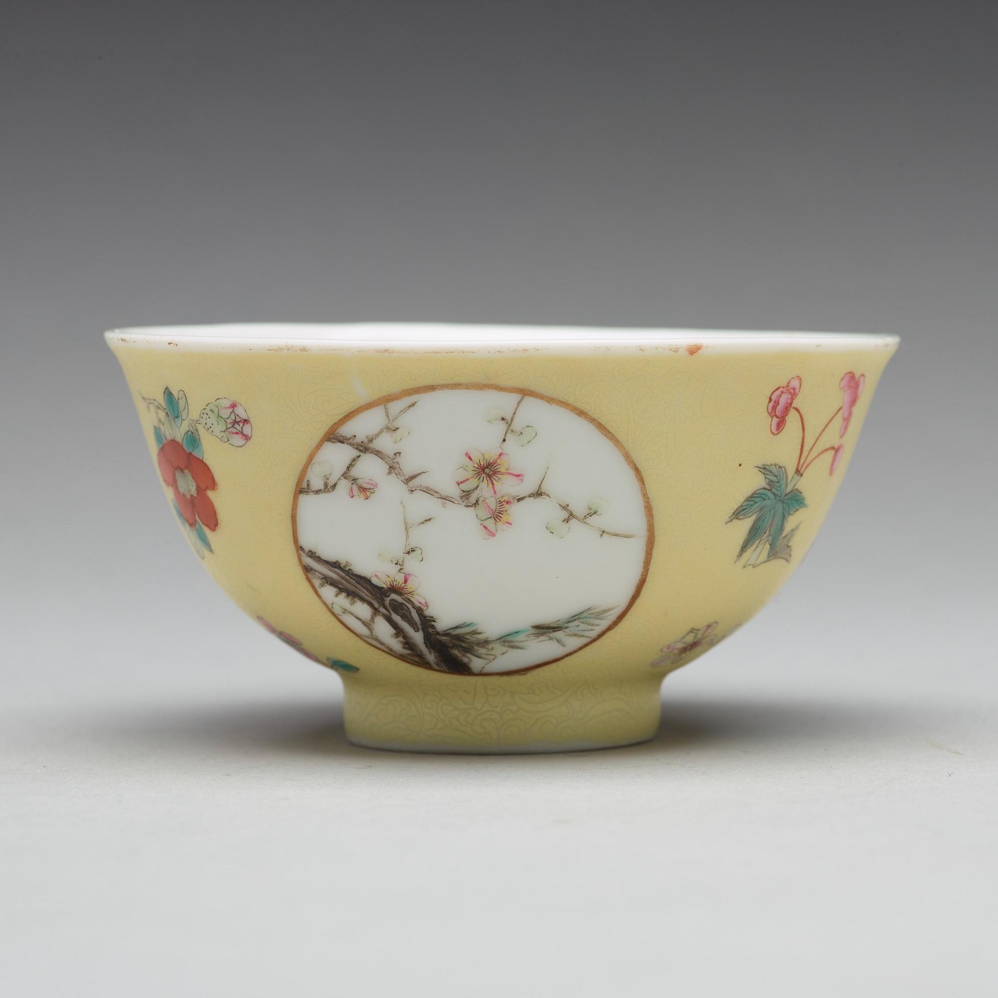 A yellow sgrafitto bowl, Republic with four character mark 'Qinghua Zhenpin'.
