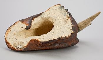 SAKARI VAPAAVUORI, skulptur, stengods, Arabia. Sign.