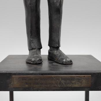 Jonas Högström, 'Tur att ni kon så att jag slapp stå här ensam i min fula kostym'.