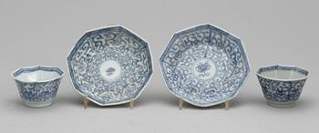 KOPPAR med FAT, ett par, porslin, Kina, Kangxi (1662-1722).