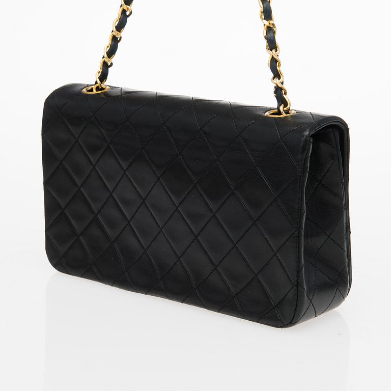 CHANEL, "Single Full Flap Bag", LAUKKU.
