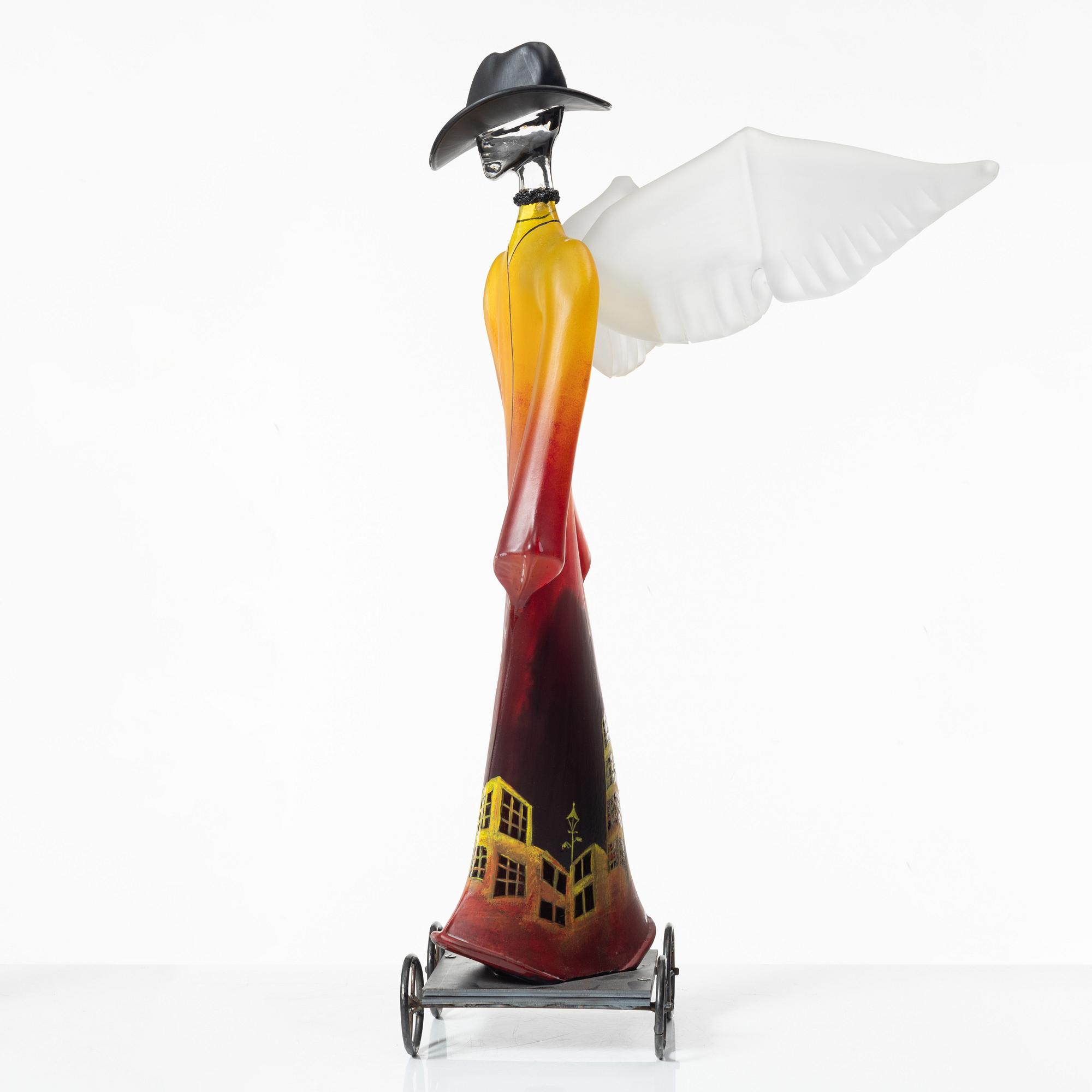 Kjell Engman, Bevingad figur i röd rock.