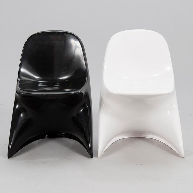 A pair of children's chairs, plastic, 'Casalino', design Alexander Begge for Casala, Germany. Late 20th century.
