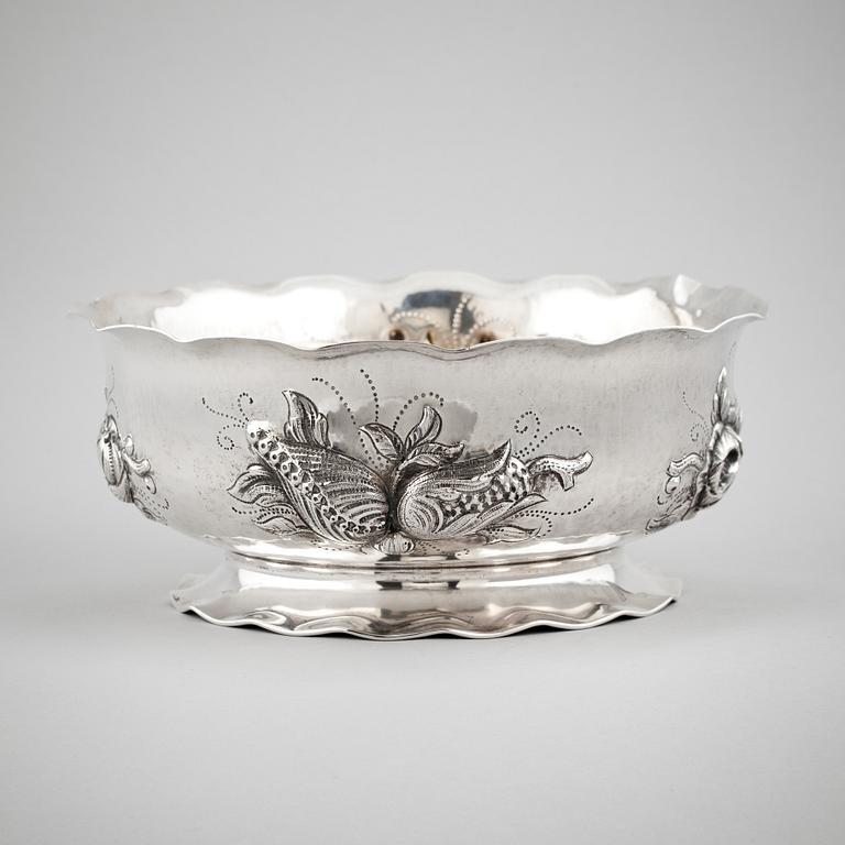 SKÅL, silver, Barockstil. CGR, 1946. Total vikt ca 485 g.